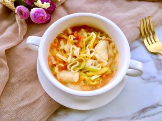 16、龙利鱼番茄彩虹果蔬高汤面,成品，营养满满。