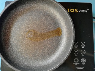 11、南瓜烙,起锅倒入黑芝麻核桃油