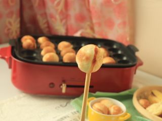 10、香蕉蛋糕球,插上竹签，做成棒棒糖蛋糕也超可爱