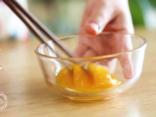 5、蔬菜蛋卷8m+,打散，备用~