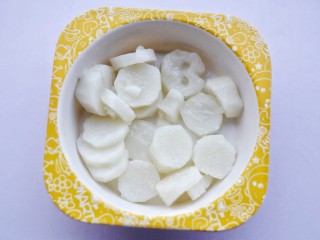 6、甜糯小可爱草莓大福,取出。