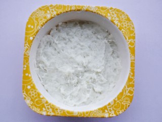 8、甜糯小可爱草莓大福,捣成泥。