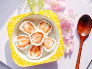 12、甜糯小可爱草莓大福,开吃！