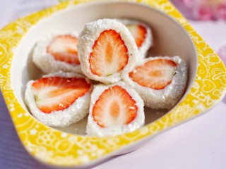 13、甜糯小可爱草莓大福,超赞～