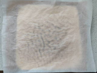 16、虎皮蛋糕卷,取出盖油纸晾凉