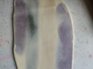 16、高颜值彩色蛋黄酥,擀开