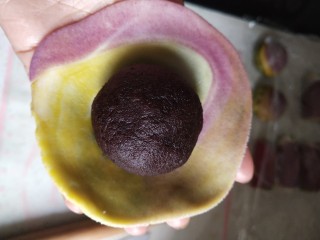 24、高颜值彩色蛋黄酥,包上豆沙蛋黄馅