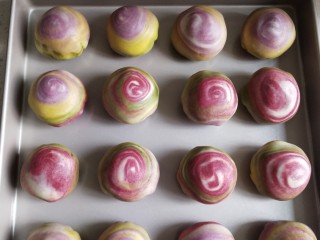 25、高颜值彩色蛋黄酥,包好烤箱165度25分钟