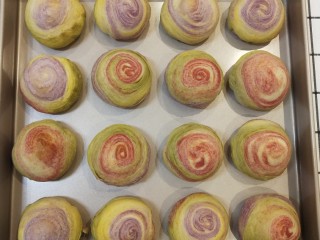 27、高颜值彩色蛋黄酥,五颜六色