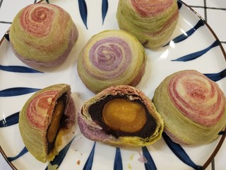 30、高颜值彩色蛋黄酥,好看又好吃