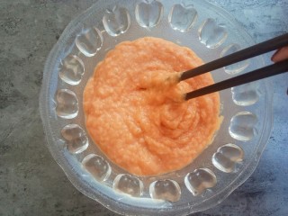 12、快手早餐馄饨皮妙用～酥香肉饼,顺时针搅拌均匀