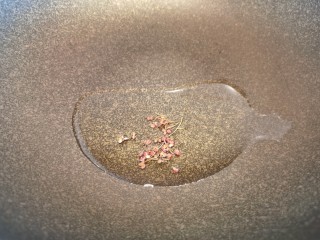 4、酱香饼家常做法,炸花椒油