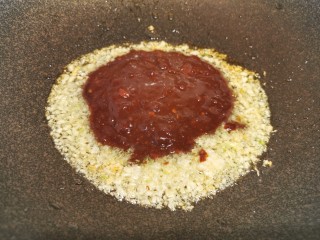 9、酱香饼家常做法,混合均匀