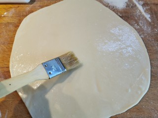 14、酱香饼家常做法,刷油刷满