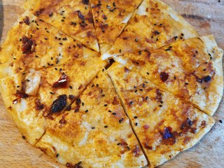 27、酱香饼家常做法,出锅切小块