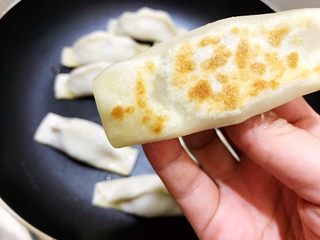 14、冰花牛肉锅贴,中小火煎制底部有虎皮纹