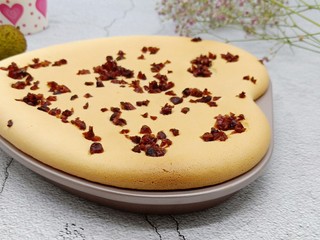 10、蔓越莓戚风蛋糕 酸甜绵柔,蔓越莓戚风蛋糕, 酸甜绵柔。