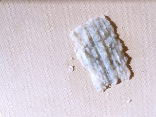 2、蔬菜豆腐虾泥糕,鲜虾剁成泥。