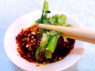 12、粉蒸茼蒿,粉蒸茼蒿蘸料吃就更加完美啦有种停不下来的感觉