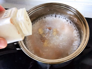 23、生滚牛肉粥,加入少许白胡椒粉；