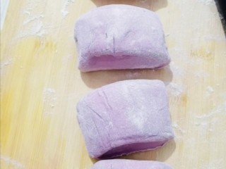 14、紫薯发面豆沙饼,均匀揪成大小剂子