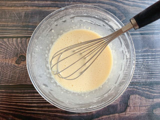 7、苹果千层蛋糕,搅拌至无粉状