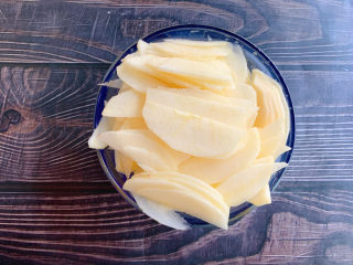 10、苹果千层蛋糕,苹果去皮去核切薄片