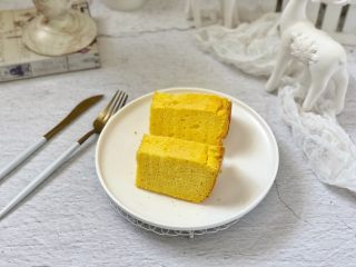 17、 美容养颜、营养健康的南瓜戚风蛋糕,成品图