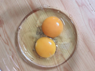 1、胡萝卜鸡蛋饼,松软