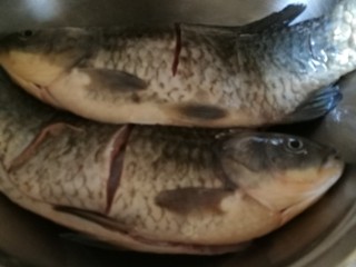 2、鲫鱼汤，你真的会煮吗？,收拾干净