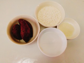 1、辅食计划+水晶紫薯卷,准备好食材，西米我提前洗净晾干备用的