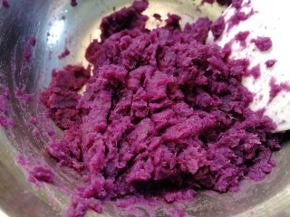 10、辅食计划+水晶紫薯卷,紫薯蒸好趁热压泥状