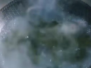 10、海带猪蹄汤,将海带也焯水备用！