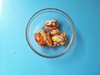 5、#宝宝辅食#补锌青口馄饨,取出青口肉