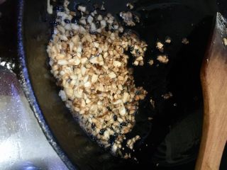 10、简单方便又美味➕蒜蓉粉丝娃娃菜,小火煸到金黄