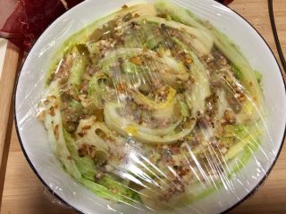 14、简单方便又美味➕蒜蓉粉丝娃娃菜,蒙上保鲜膜牙签戳几个小洞