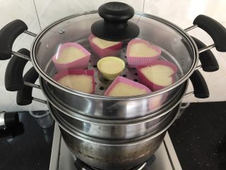 14、蒸蛋糕～喜欢你是“蒸”的,水开后，蒸十分钟，OK！