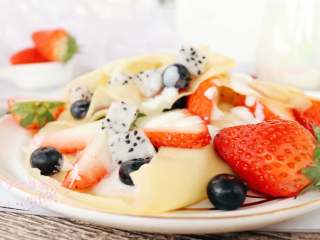 5、水果可丽饼 宝宝甜品,这样看来其实班戟和千层的皮做法和这个都一样！妈妈们可以各种造起来了！