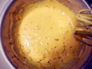 10、枣泥蛋糕,用电动打蛋器稍微打几下即可，避免面粉起劲