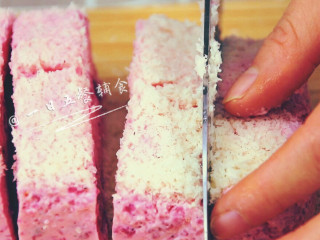 9、火龙果牛奶小方 宝宝辅食，颜值超高，口感清凉,将碗倒扣，再切成小方块，滚一层椰蓉，就可吃啦。