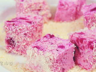 12、火龙果牛奶小方 宝宝辅食，颜值超高，口感清凉, 喜欢椰子的可以用椰浆或者椰奶替代牛奶哦！