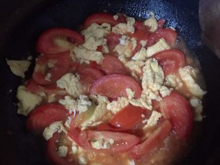 13、番茄炒蛋,翻炒均匀