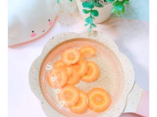 2、8+蔬菜土豆????条,胡萝卜????焯水