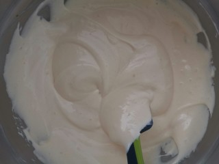 6、卡通手绘蛋糕卷,拌匀，调色(稍微加些白色进去)