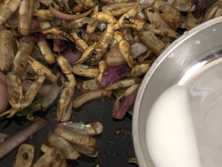 15、爆炒圣子,水➕生粉搞个欠汁倒下去