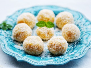 10、美食丨芝心红薯椰蓉球 一口一个超好吃～,放入微波炉叮一分钟，大功告成！