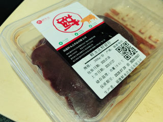 1、麻油猪肝,新鲜猪肝待用