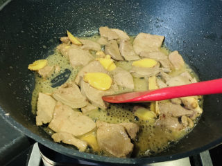 13、麻油猪肝,翻炒