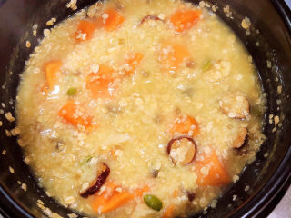 10、牛奶燕麦粥,搅拌均匀。