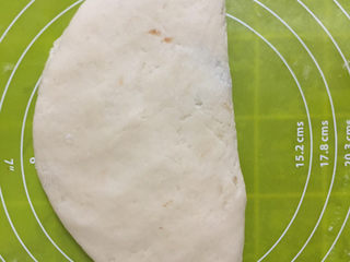 19、红豆酥,对折后继续擀压